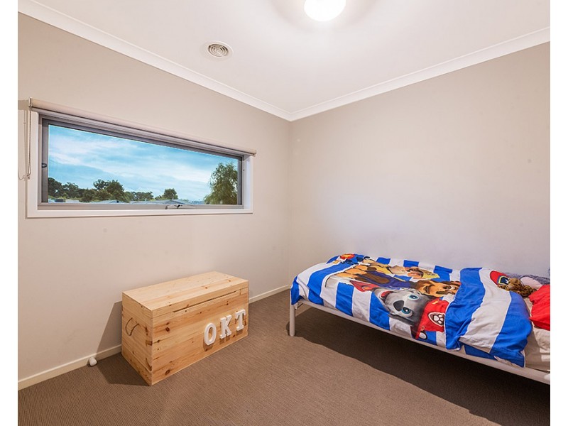 2 Jolly Street, Cranbourne East VIC 3977