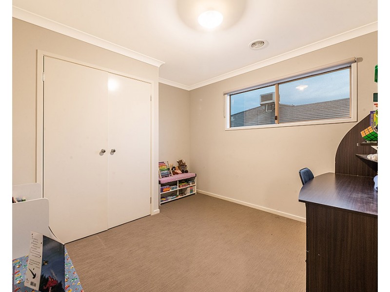 2 Jolly Street, Cranbourne East VIC 3977