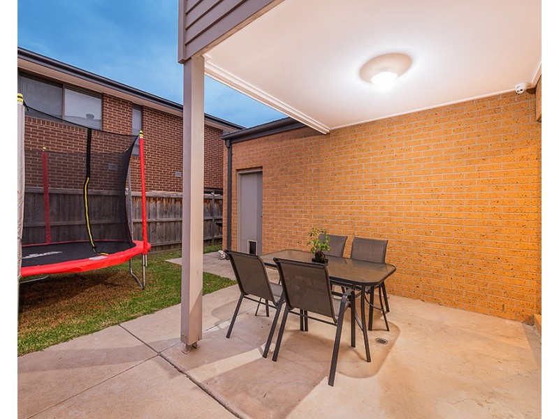2 Jolly Street, Cranbourne East VIC 3977