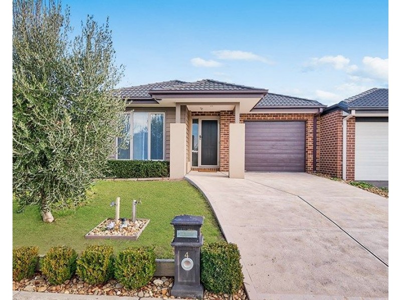 4 Stonebank Grove, Cranbourne East VIC 3977