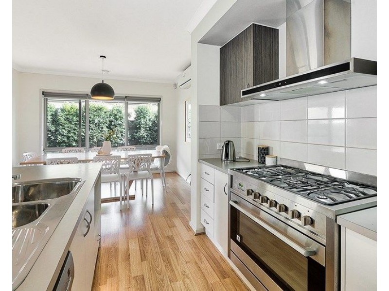 4 Stonebank Grove, Cranbourne East VIC 3977