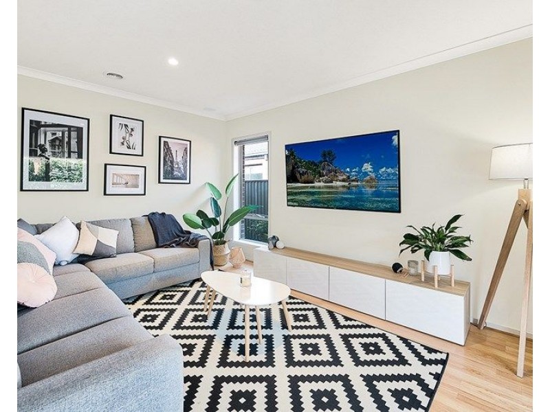 4 Stonebank Grove, Cranbourne East VIC 3977