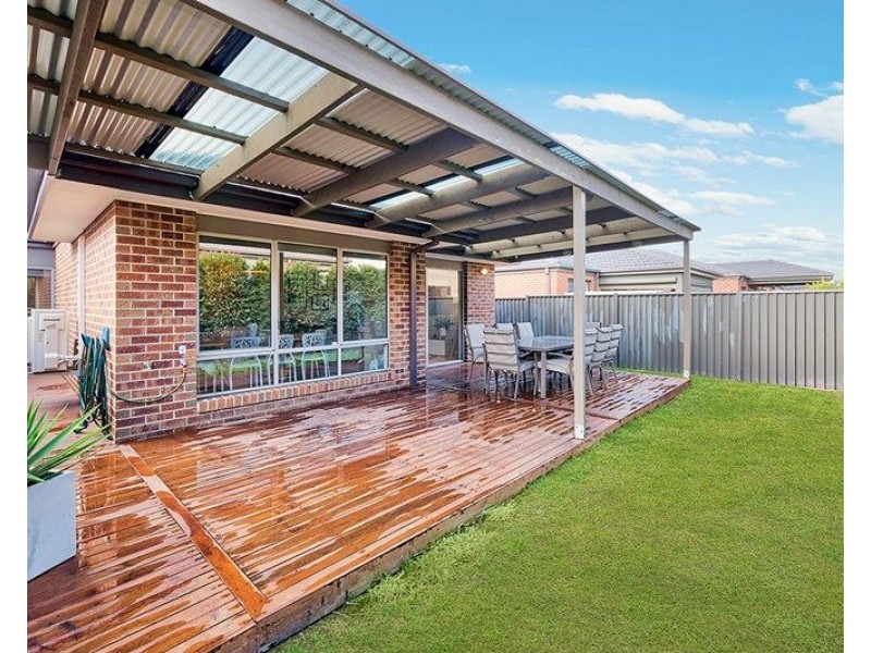 4 Stonebank Grove, Cranbourne East VIC 3977