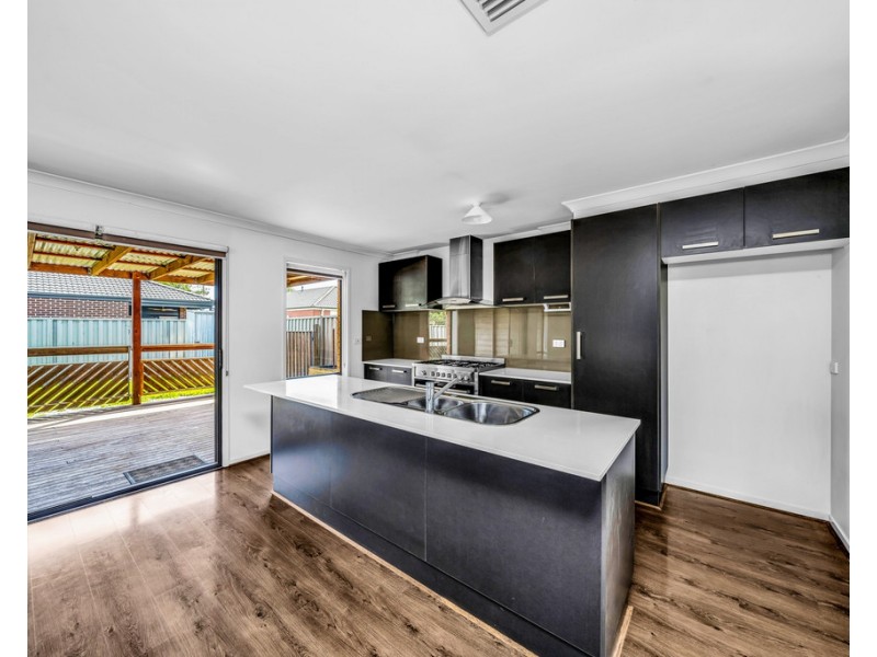 17 Challenger Circuit, Cranbourne East VIC 3977
