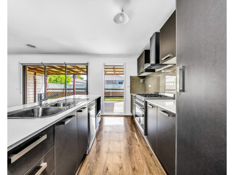17 Challenger Circuit, Cranbourne East VIC 3977