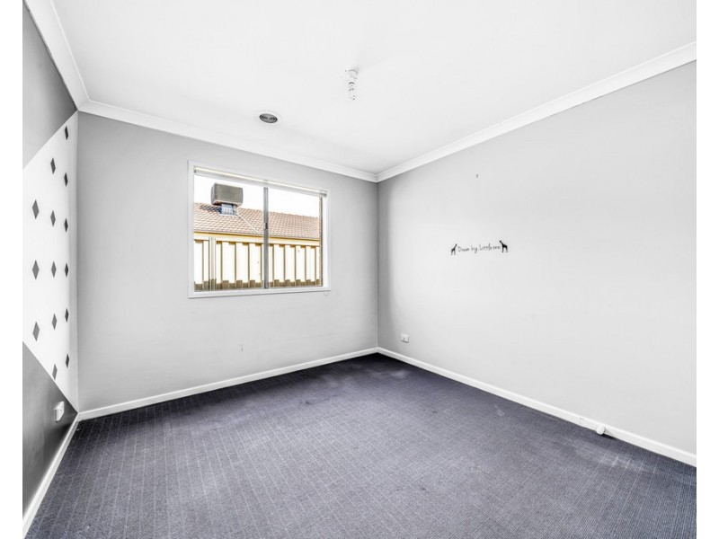 17 Challenger Circuit, Cranbourne East VIC 3977