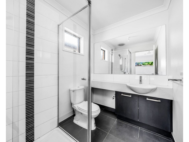 17 Challenger Circuit, Cranbourne East VIC 3977