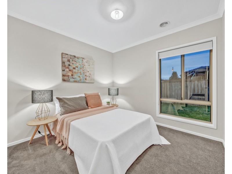 3 Maeve Circuit, Clyde North VIC 3978