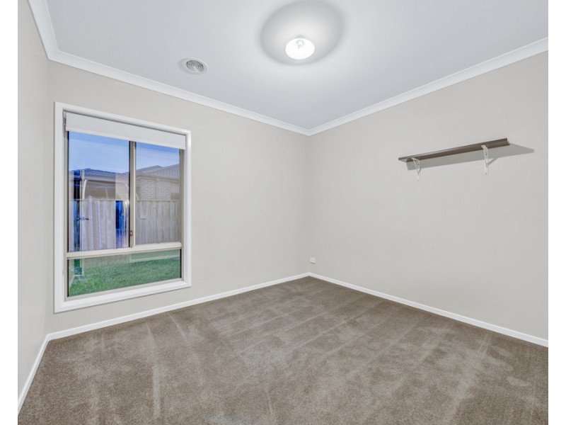 3 Maeve Circuit, Clyde North VIC 3978