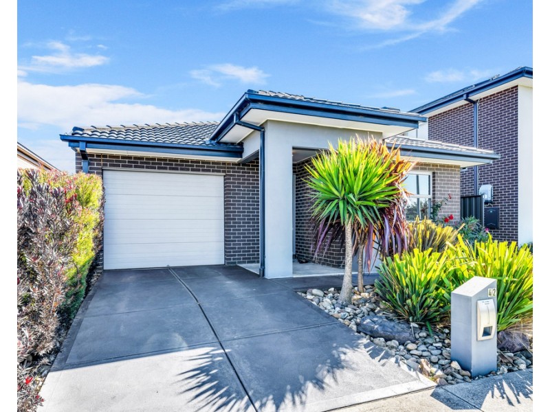 42 Haflinger Avenue, Clyde North VIC 3978