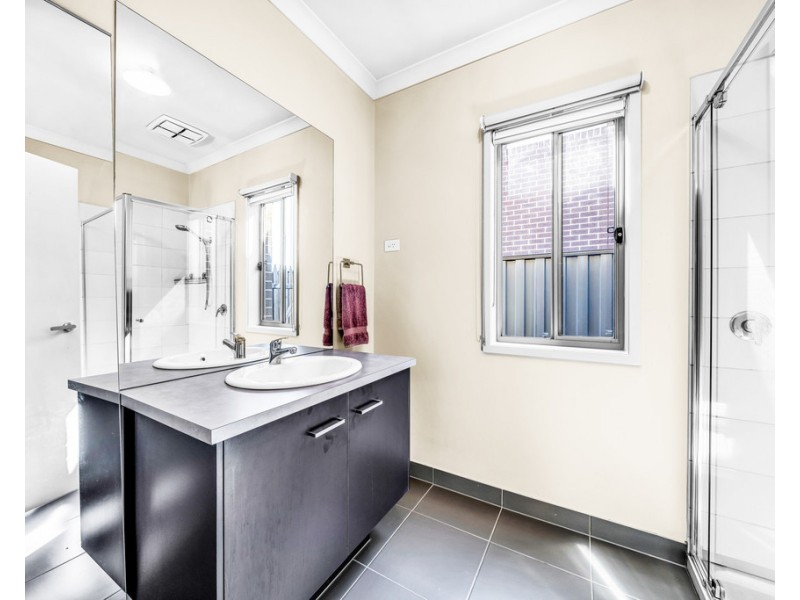 42 Haflinger Avenue, Clyde North VIC 3978