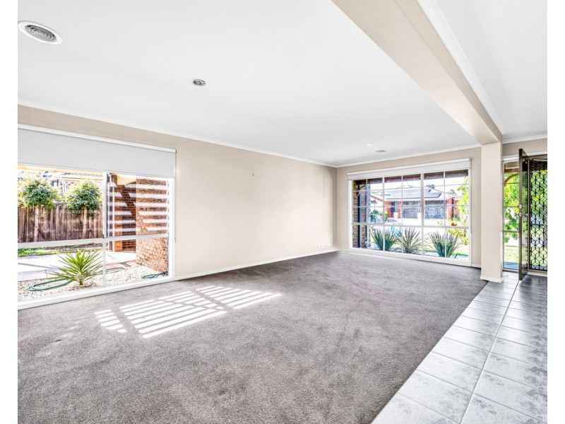 22 Bounty Way, Berwick VIC 3806