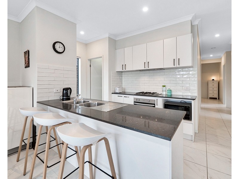 6 Pepper Street, Cranbourne East VIC 3977