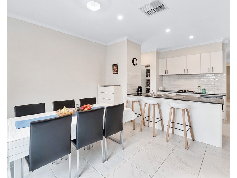 6 Pepper Street, Cranbourne East VIC 3977