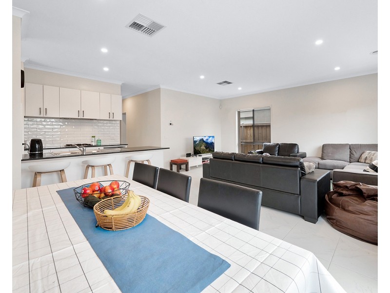 6 Pepper Street, Cranbourne East VIC 3977