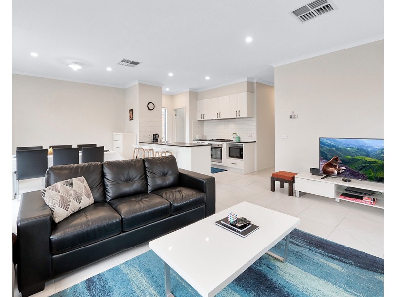 6 Pepper Street, Cranbourne East VIC 3977