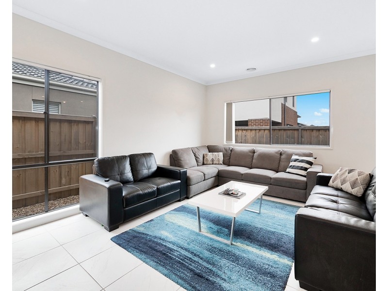 6 Pepper Street, Cranbourne East VIC 3977