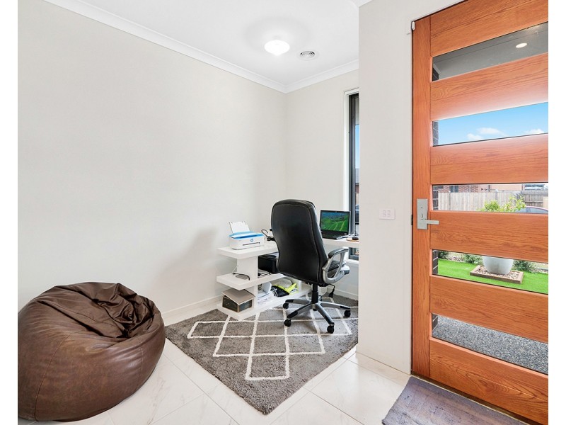 6 Pepper Street, Cranbourne East VIC 3977