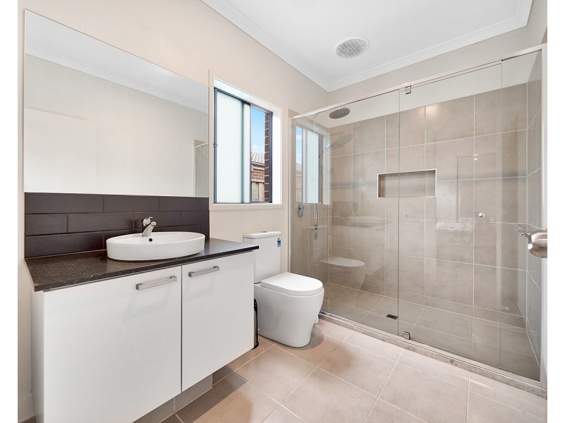 6 Pepper Street, Cranbourne East VIC 3977