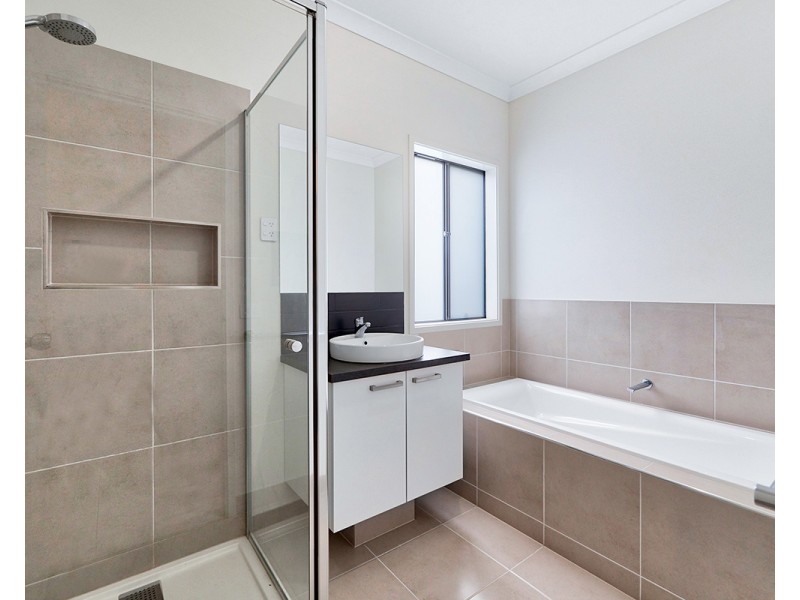 6 Pepper Street, Cranbourne East VIC 3977