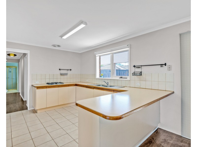 1/4 Blueberry Close, Cranbourne North VIC 3977