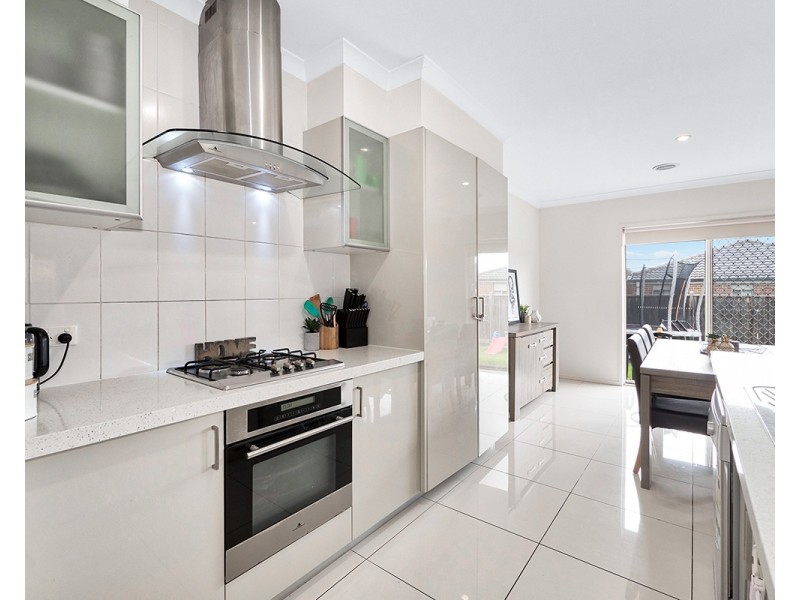 14 Lemon Grove, Cranbourne West VIC 3977