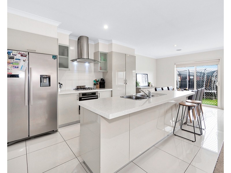 14 Lemon Grove, Cranbourne West VIC 3977