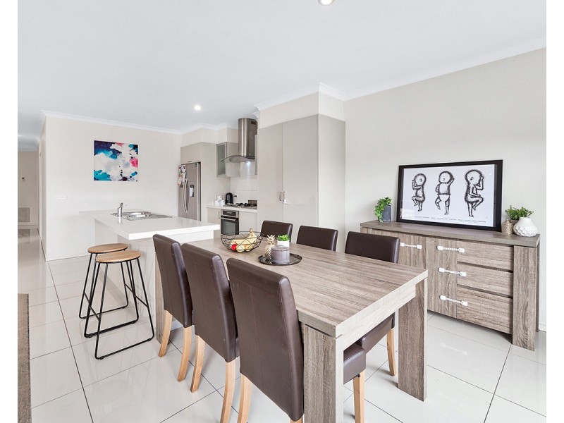 14 Lemon Grove, Cranbourne West VIC 3977