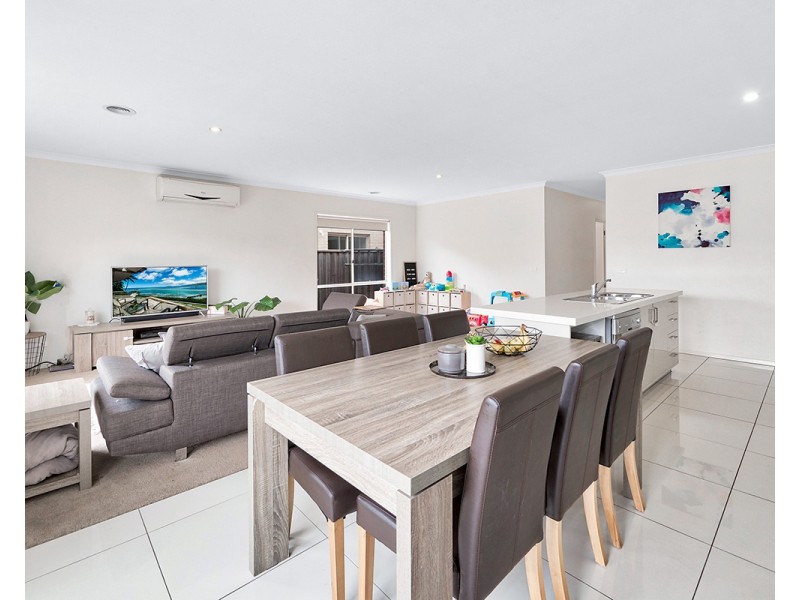 14 Lemon Grove, Cranbourne West VIC 3977