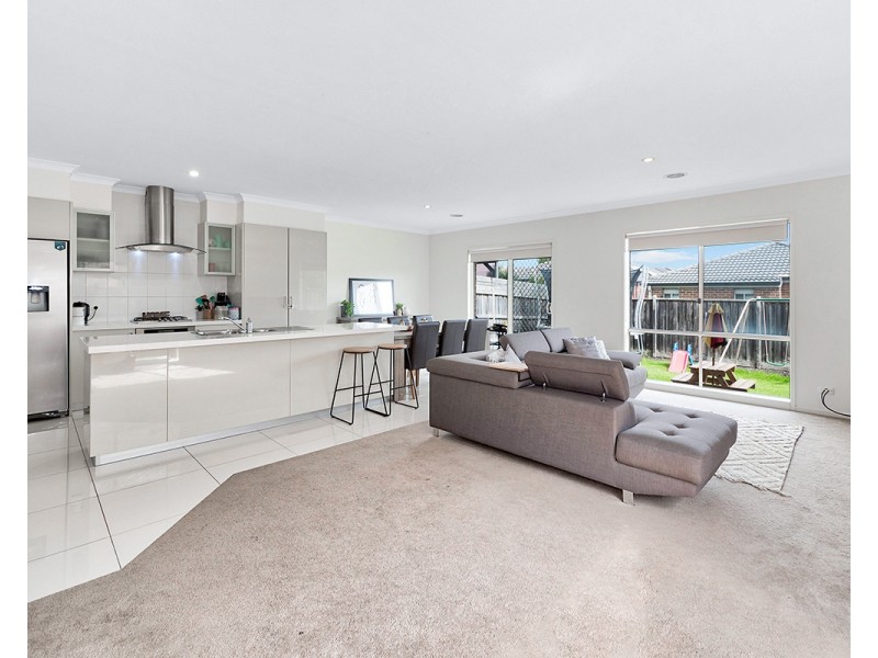14 Lemon Grove, Cranbourne West VIC 3977