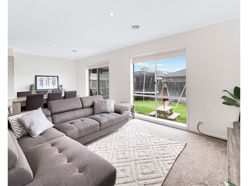 14 Lemon Grove, Cranbourne West VIC 3977