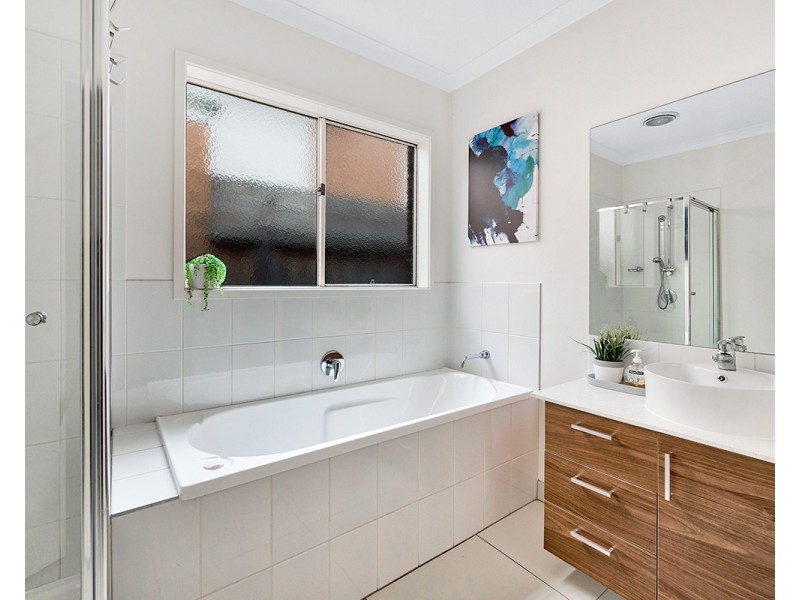 14 Lemon Grove, Cranbourne West VIC 3977