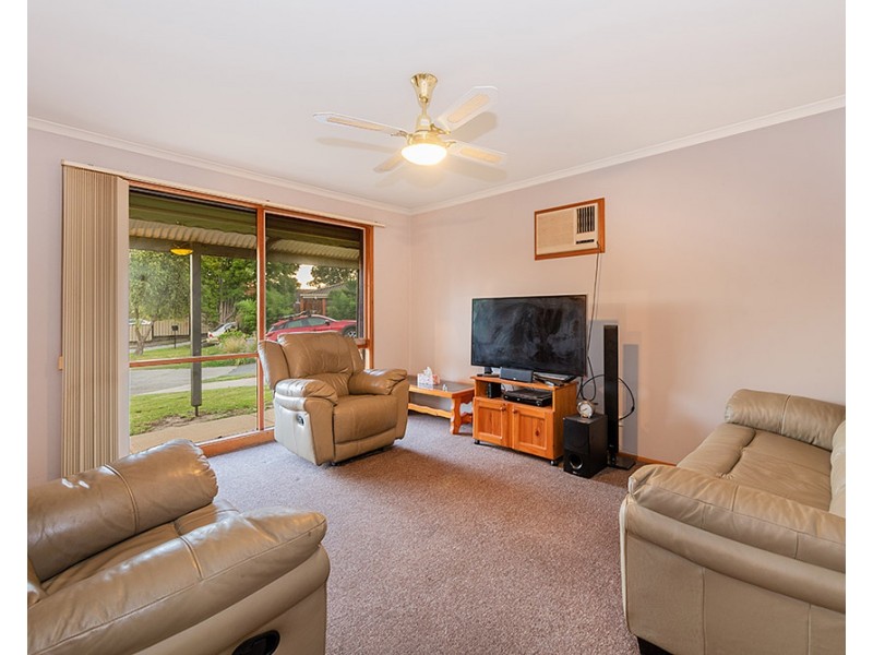 17 Rowen Court, Cranbourne North VIC 3977