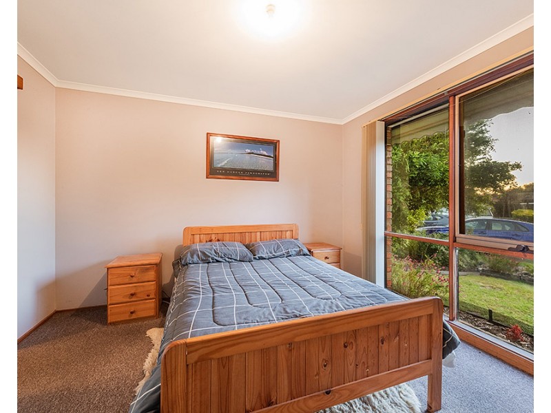 17 Rowen Court, Cranbourne North VIC 3977