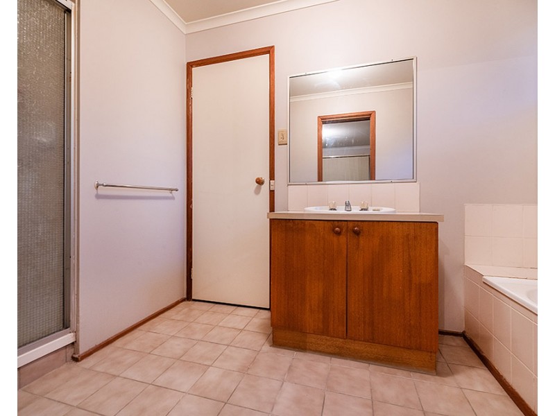 17 Rowen Court, Cranbourne North VIC 3977