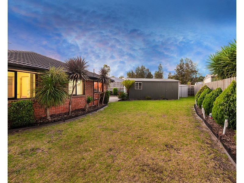 17 Rowen Court, Cranbourne North VIC 3977