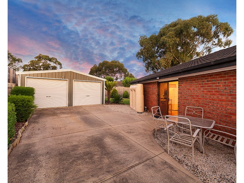 17 Rowen Court, Cranbourne North VIC 3977