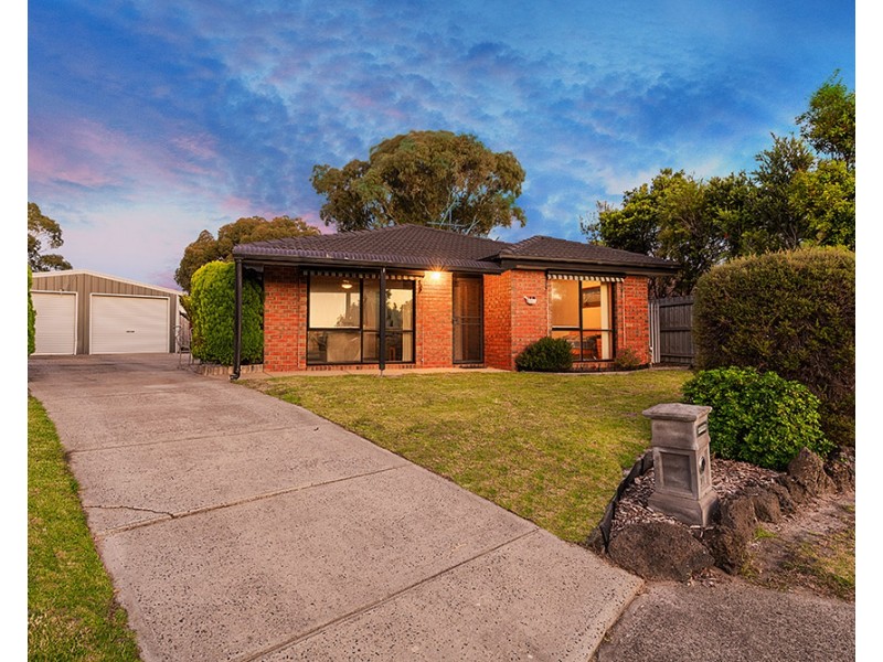17 Rowen Court, Cranbourne North VIC 3977