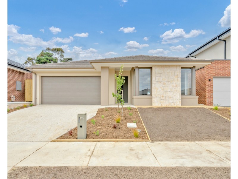 25 Seahawk Crescent, Clyde North VIC 3978