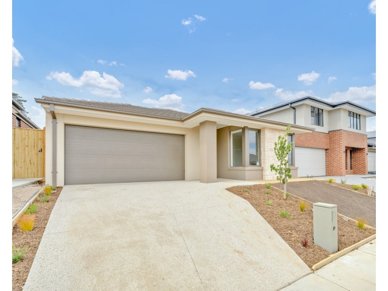 25 Seahawk Crescent, Clyde North VIC 3978