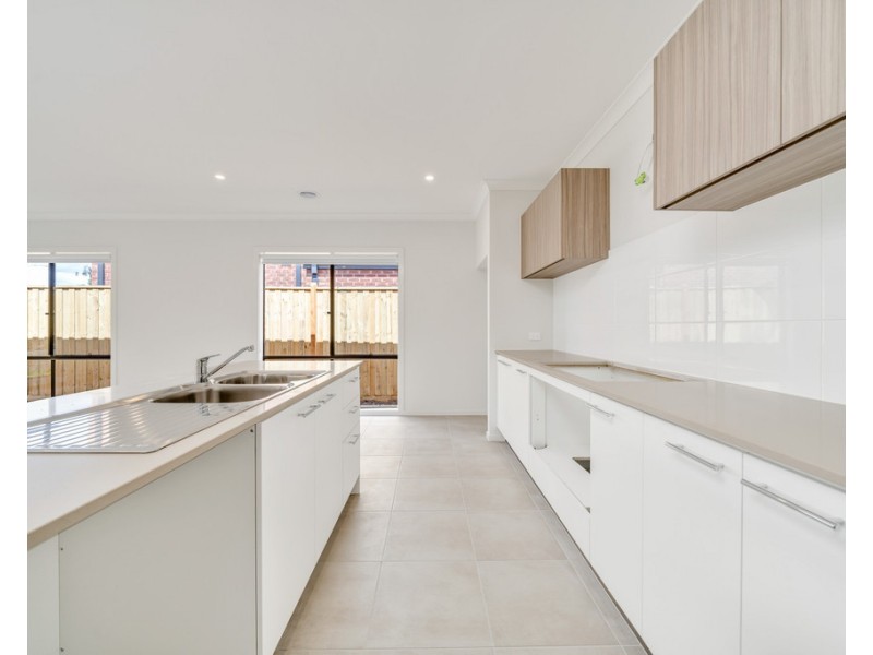 25 Seahawk Crescent, Clyde North VIC 3978