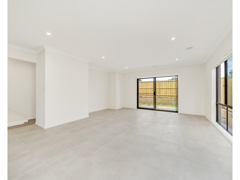 25 Seahawk Crescent, Clyde North VIC 3978