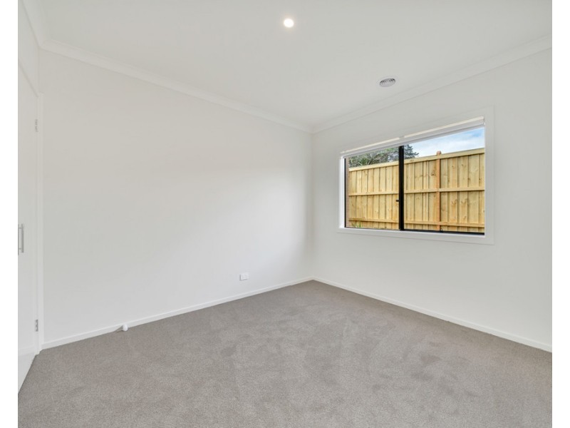 25 Seahawk Crescent, Clyde North VIC 3978