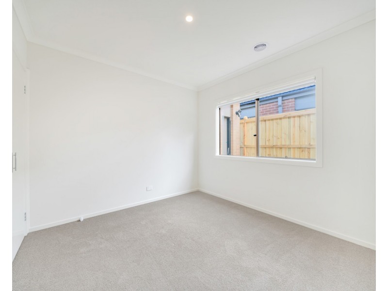 25 Seahawk Crescent, Clyde North VIC 3978