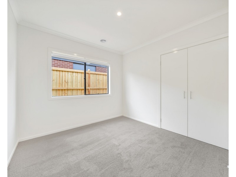 25 Seahawk Crescent, Clyde North VIC 3978