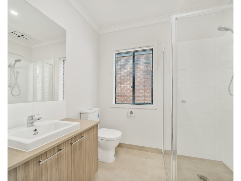 25 Seahawk Crescent, Clyde North VIC 3978