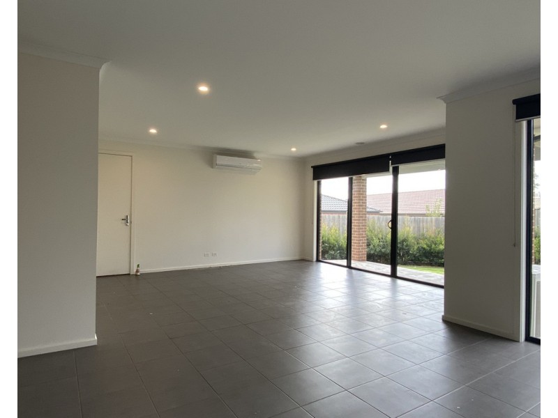 3 Serpells Way, Cranbourne East VIC 3977