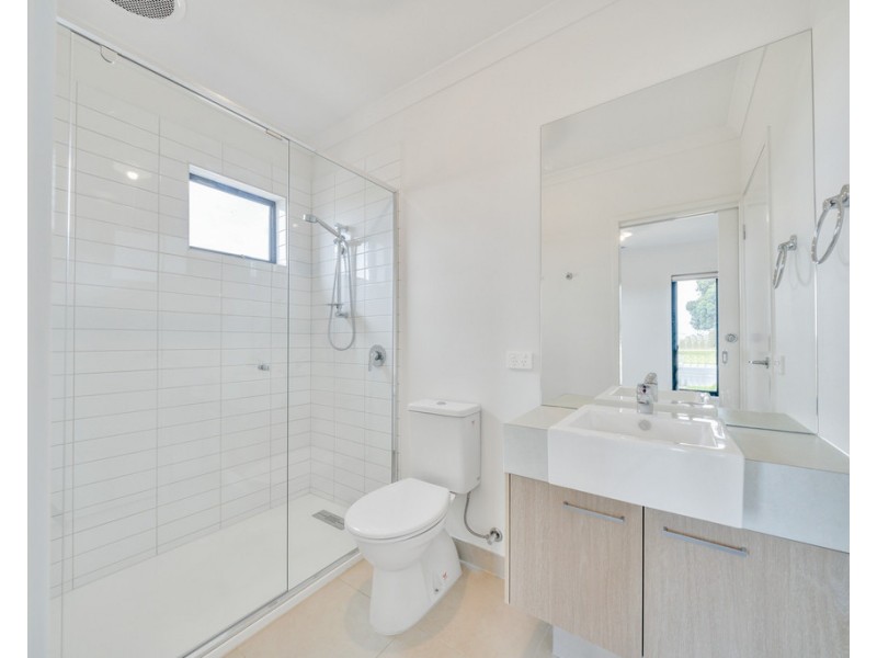 1 Talmalmo Lane, Clyde North VIC 3978