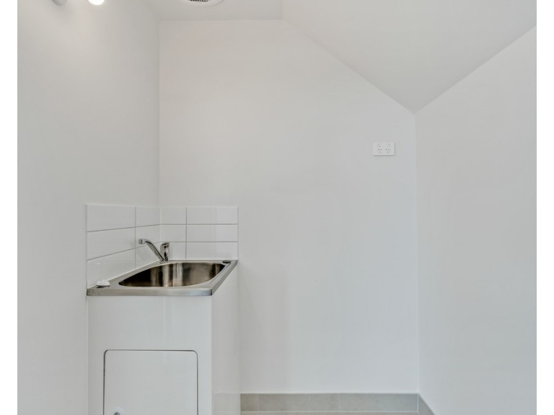 1 Talmalmo Lane, Clyde North VIC 3978