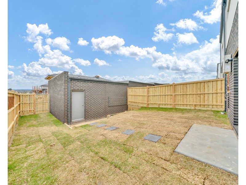 1 Talmalmo Lane, Clyde North VIC 3978